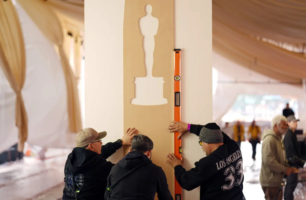 Oscars producers promise cameos and surprises for Sunday’s (1 hour earlier) show