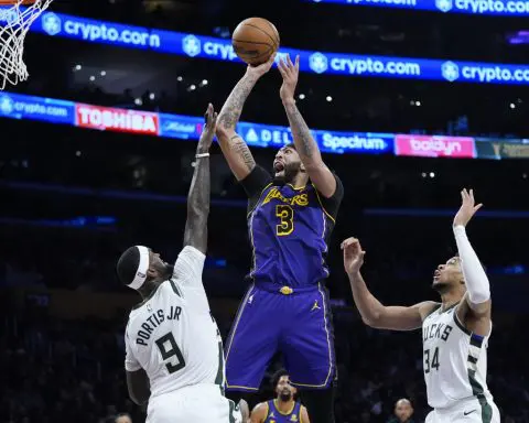 D'Angelo Russell scores 44 points in LeBron-less Lakers' stunning 123-122 win over Bucks