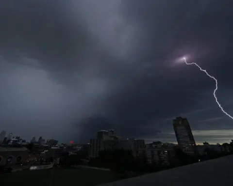 Much of central US faces severe thunderstorm threat and possible tornadoes