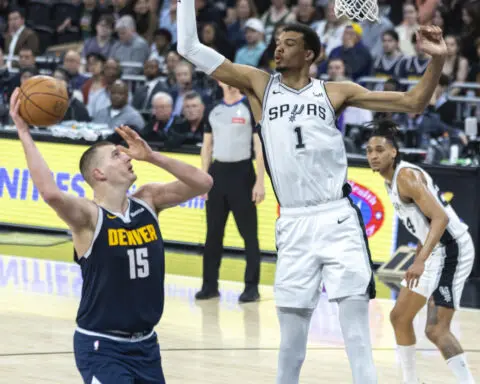 Jokic scores 31, Nuggets top Spurs 117-106 in front of record crowd in Texas' capital city