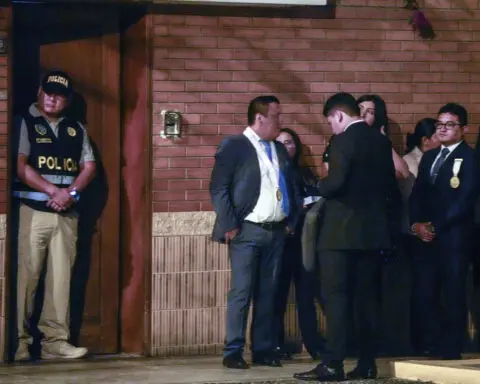 Government agents raid Peruvian President Boluarte's residence in luxury watch investigation