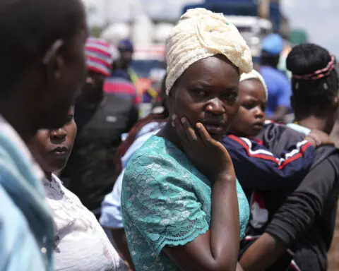 Kenyans in flood-prone areas are ordered to evacuate or will be moved by force as death toll rises