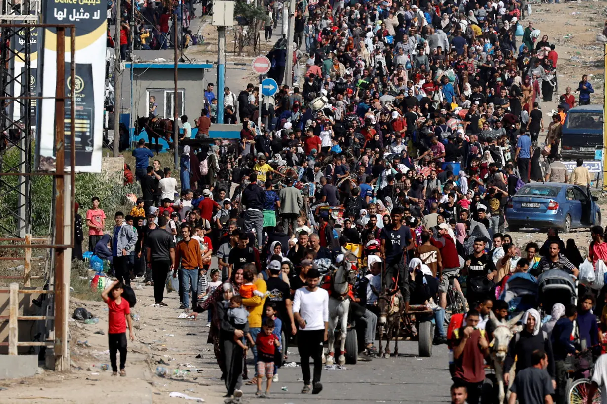 Palestinians flee north Gaza towards the south, amid the ongoing conflict between Israel and Palestinian Islamist group Hamas, in the central Gaza Strip