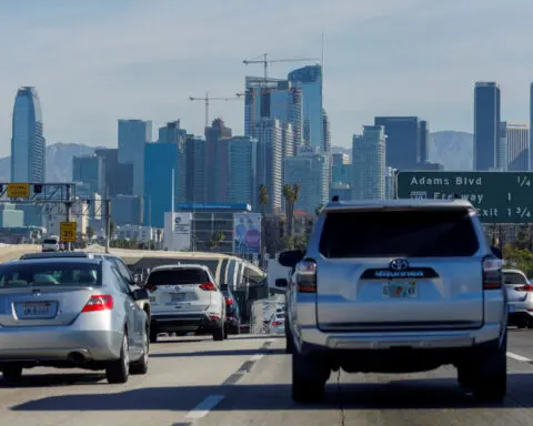 California, 21 other states back EPA vehicle emissions rules