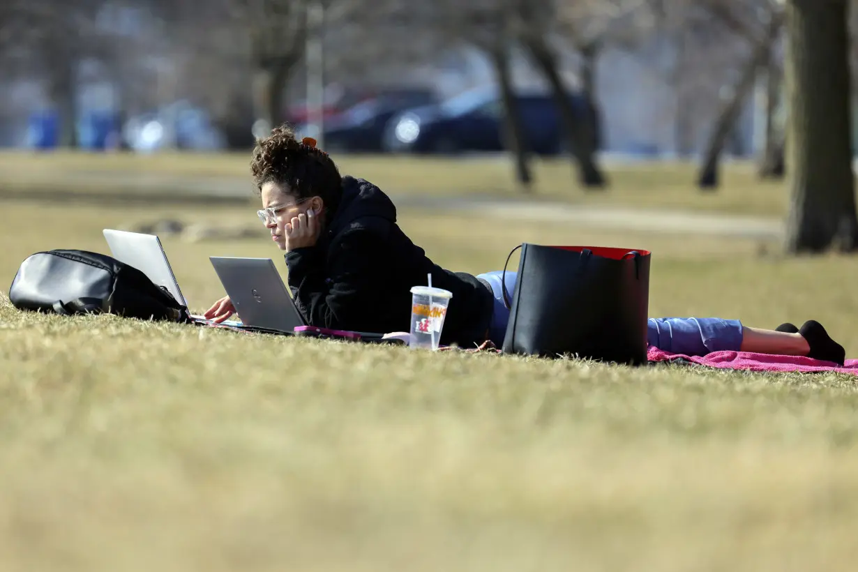 Wild weather's coming: West readies for snow as Midwest gets a taste of summer