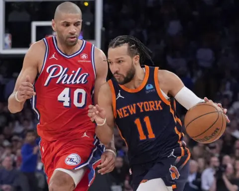 DiVinzcenzo caps desperate rally with 3-pointer, Knicks beat 76ers 104-101 to take 2-0 lead