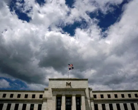 Weak GDP, strong prices, highlight Fed dilemma