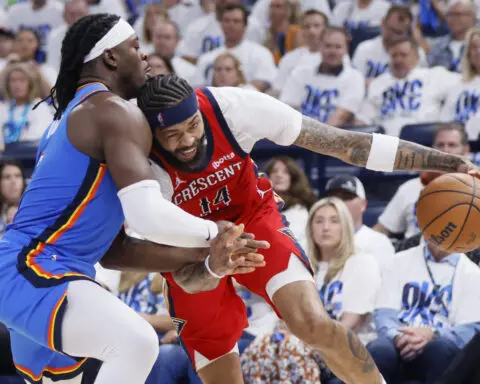 Gilgeous-Alexander's 33 points lead Thunder past Pelicans 124-92; OKC takes 2-0 lead