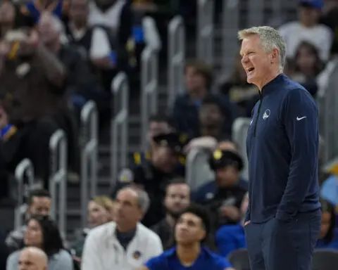 Steve Kerr, Golden State agree to $35 million, 2-year extension, AP sources say