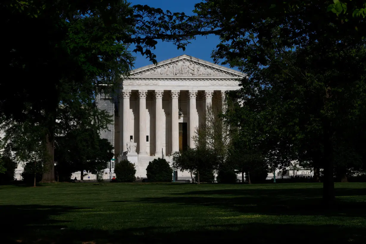 LA Post: Factbox-Major cases before the US Supreme Court this term