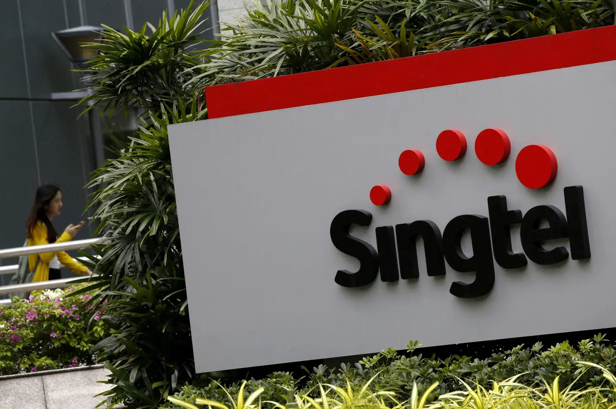 LA Post: Singtel falls up to 3% after $2.3 billion impairment