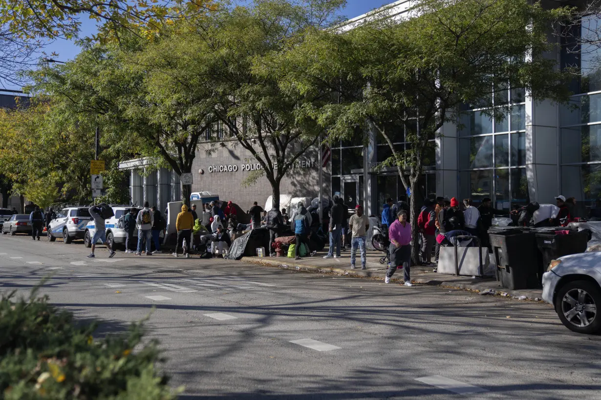 Volunteer medical students are trying to fill the health care gap for migrants in Chicago