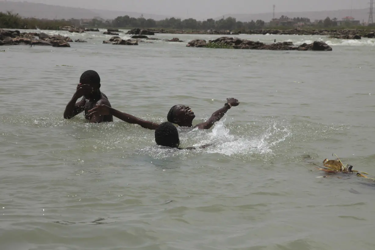 Laborers and street vendors in Mali find no respite as deadly heat wave surges through West Africa