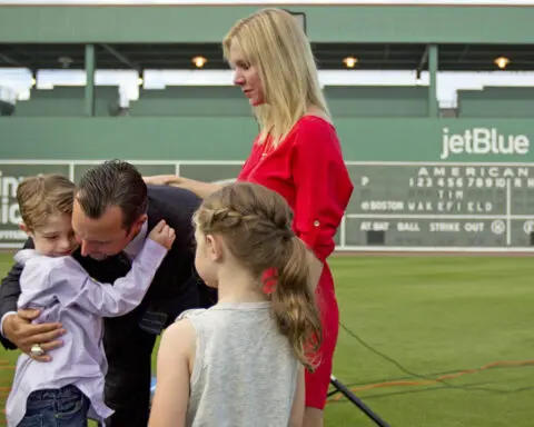 Stacy Wakefield dies less than 5 months after her husband, World Series champion Tim Wakefield