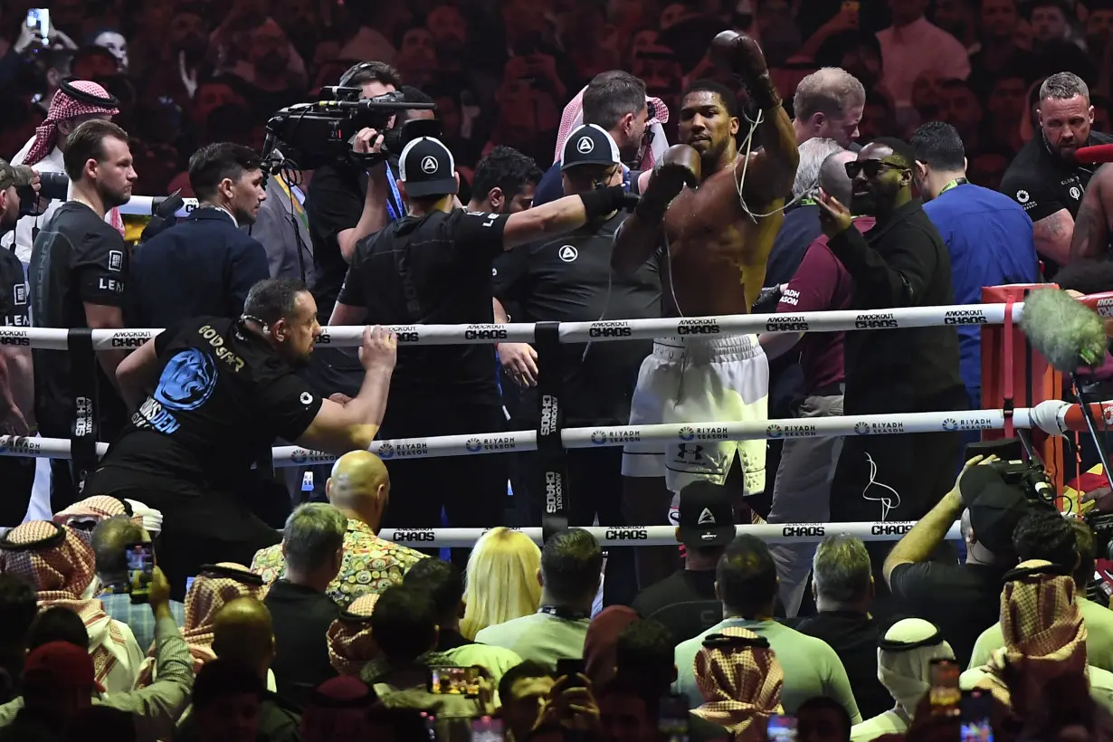 Saudi Arabia Boxing Joshua Ngannou