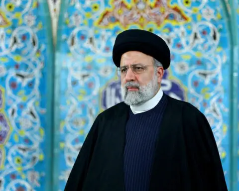 Iranian president vows to boost trade with Pakistan to $10 billion a year