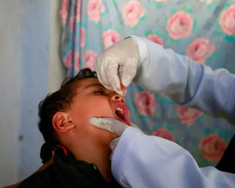 Wiping out polio 'not guaranteed', support needed, Bill Gates says