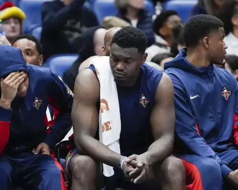 Zion Williamson dealing with finger injury during Pelicans' playoff push