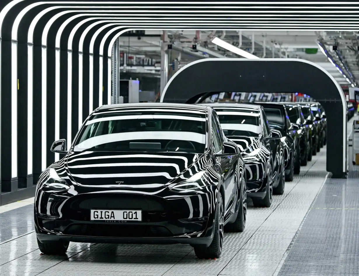 FILE PHOTO: FILE PHOTO: Tesla hands over first cars produced at new plant in Gruenheide