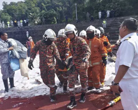 2 Malaysian military helicopters collide and crash while training, killing all 10 people on board