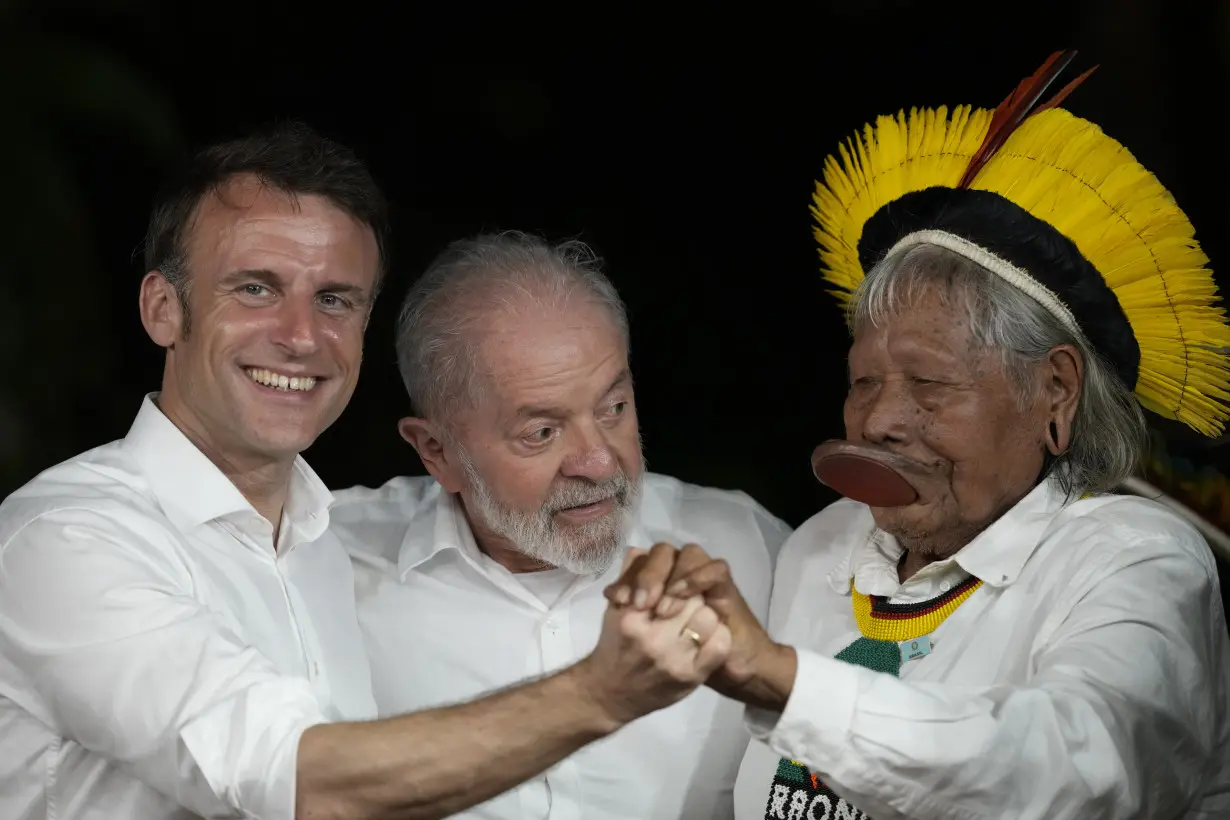 The presidents of France and Brazil meet and announce a $1.1 billion investment plan for the Amazon