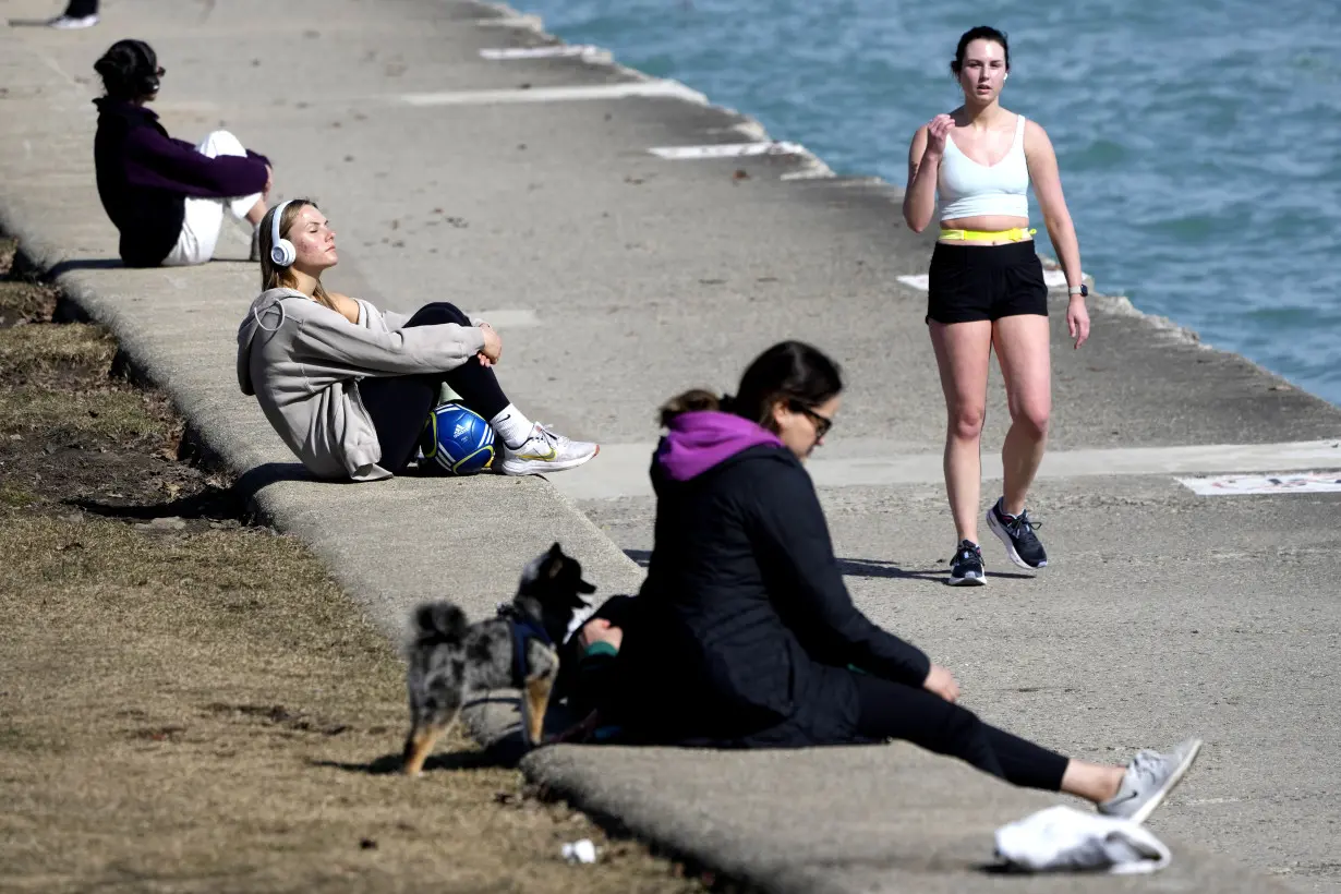 Wild weather's coming: West readies for snow as Midwest gets a taste of summer