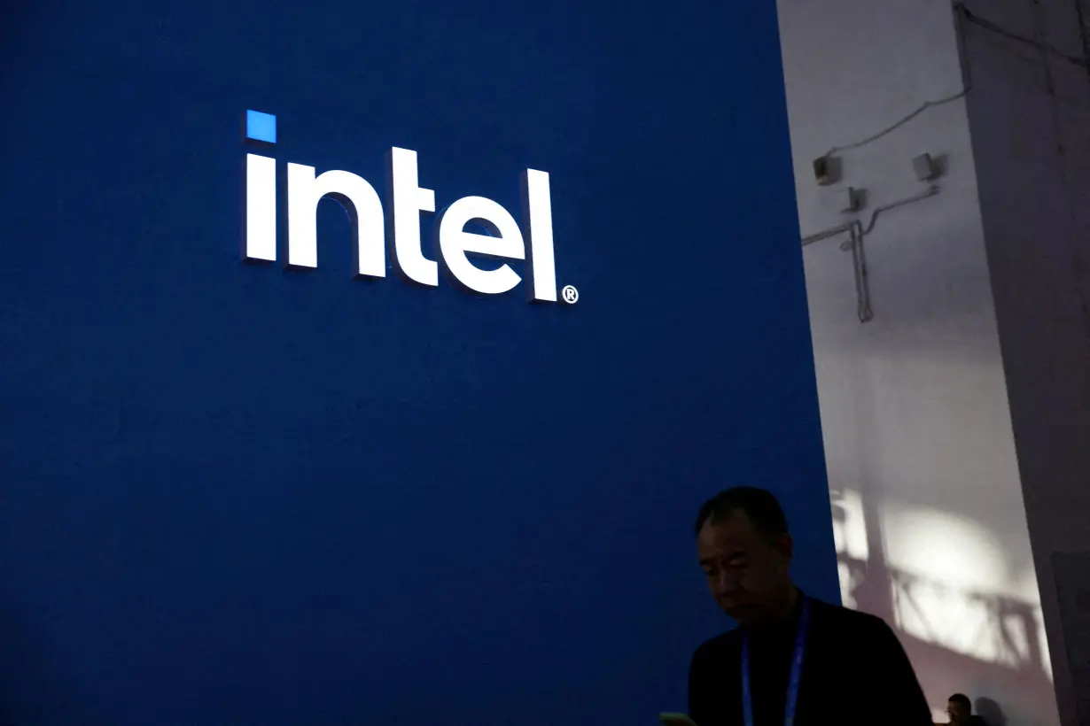 LA Post: Chipmaker Intel falls as AI competition hurts forecast