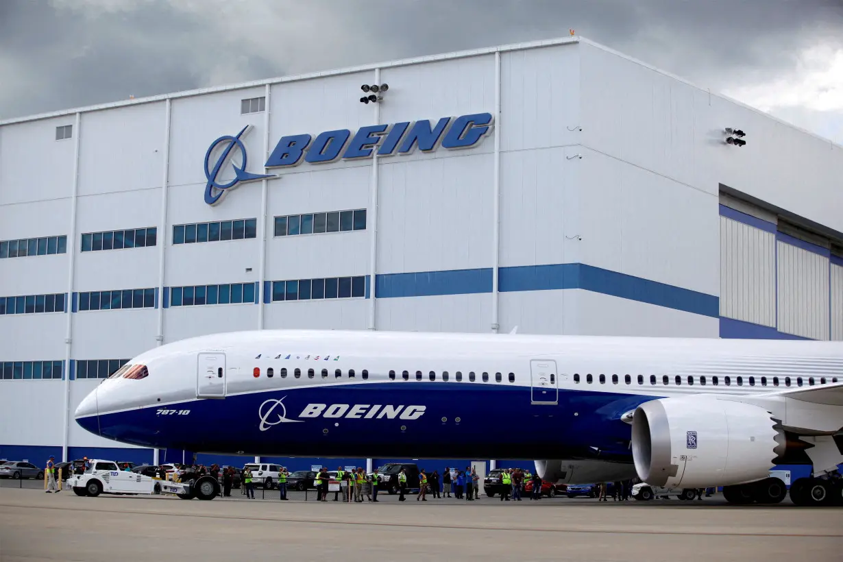 LA Post: Fitch downgrades Boeing's outlook to 'negative' on production, cashflow challenges