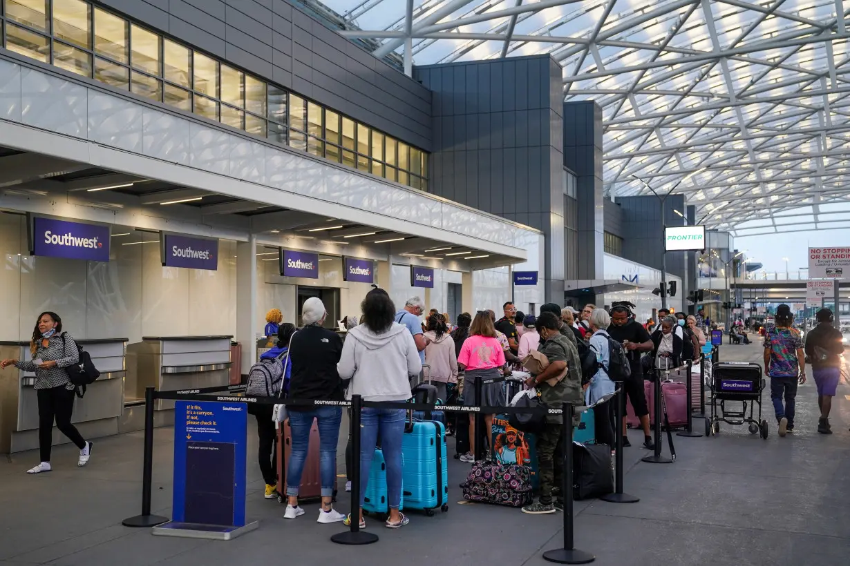 FILE PHOTO: Passengers line up before their flights at Hartsfield-Jackson Atlanta International Airport