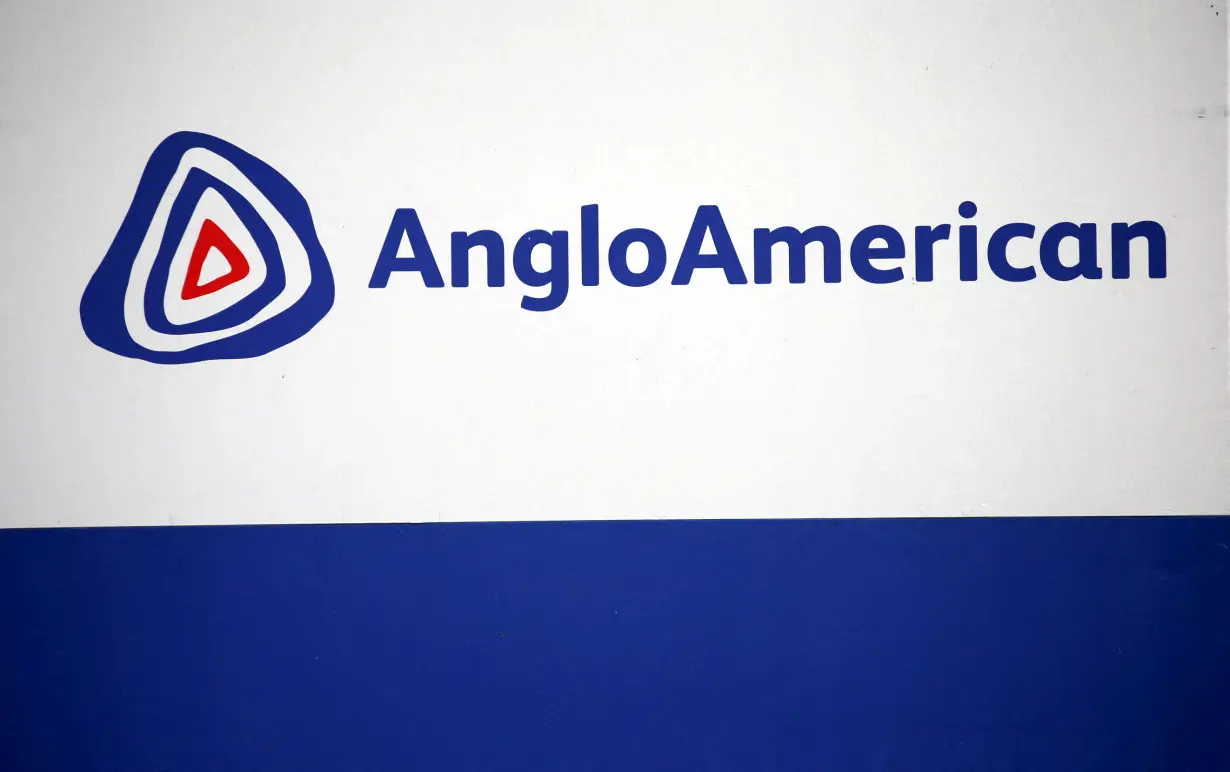 FILE PHOTO: The Anglo American logo is seen in Rusternburg