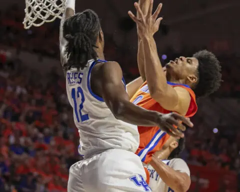 Bradshaw's 3-pointer propels No. 6 Kentucky to an 87-85 win at Florida in their SEC opener