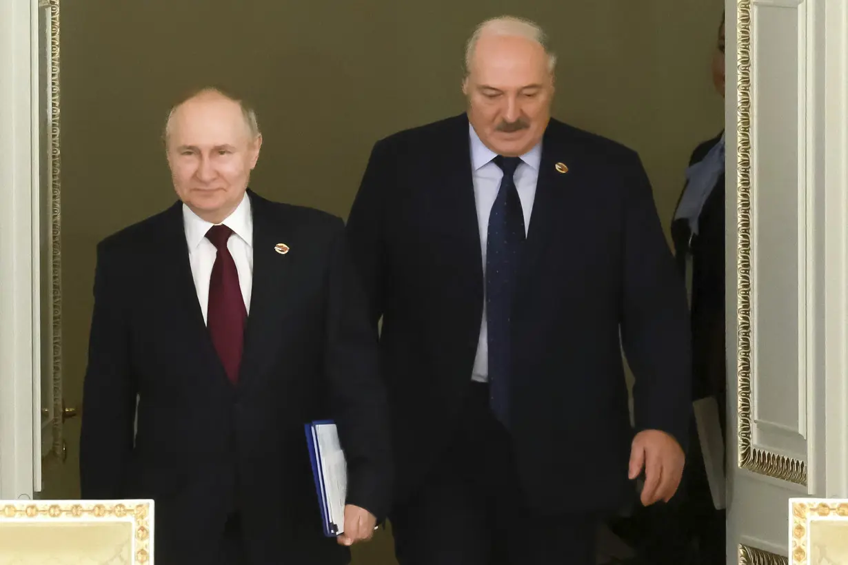 Putin and Lukashenko meet in St Petersburg to discuss ways to expand the Russia-Belarus alliance