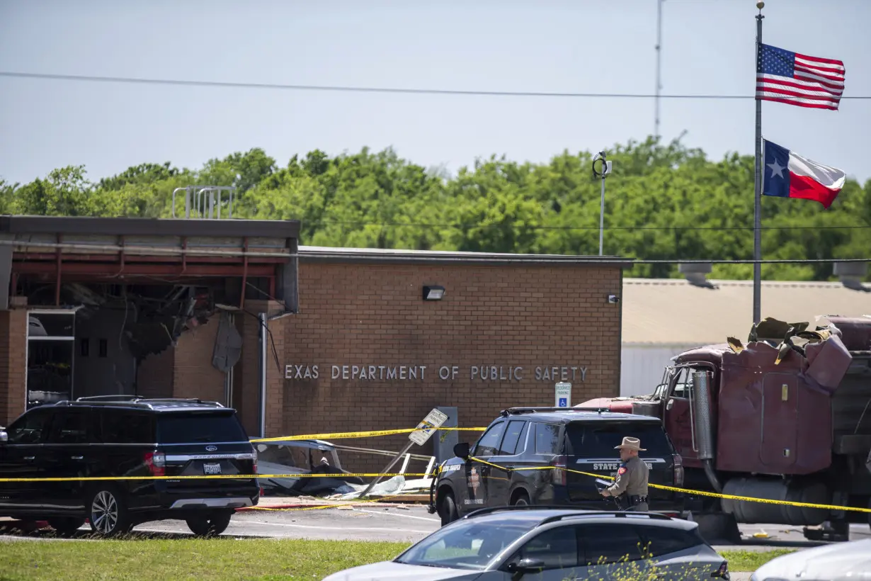 Commercial vehicle crashes into Texas Department of Public Safety office, multiple people injured