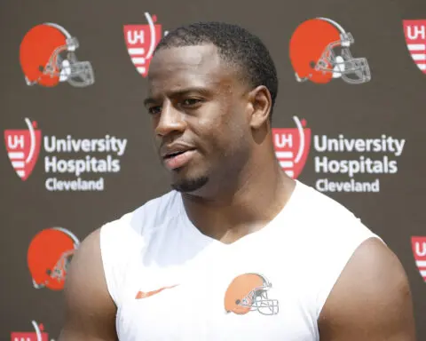 Browns restructure RB Nick Chubb's contract as he rehabs from season-ending injury, AP source says