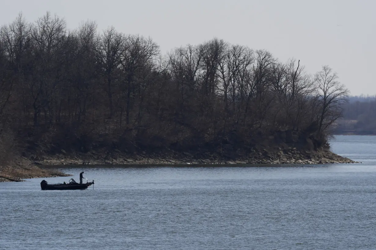 Warm weather brings brings a taste of spring to central and western United States