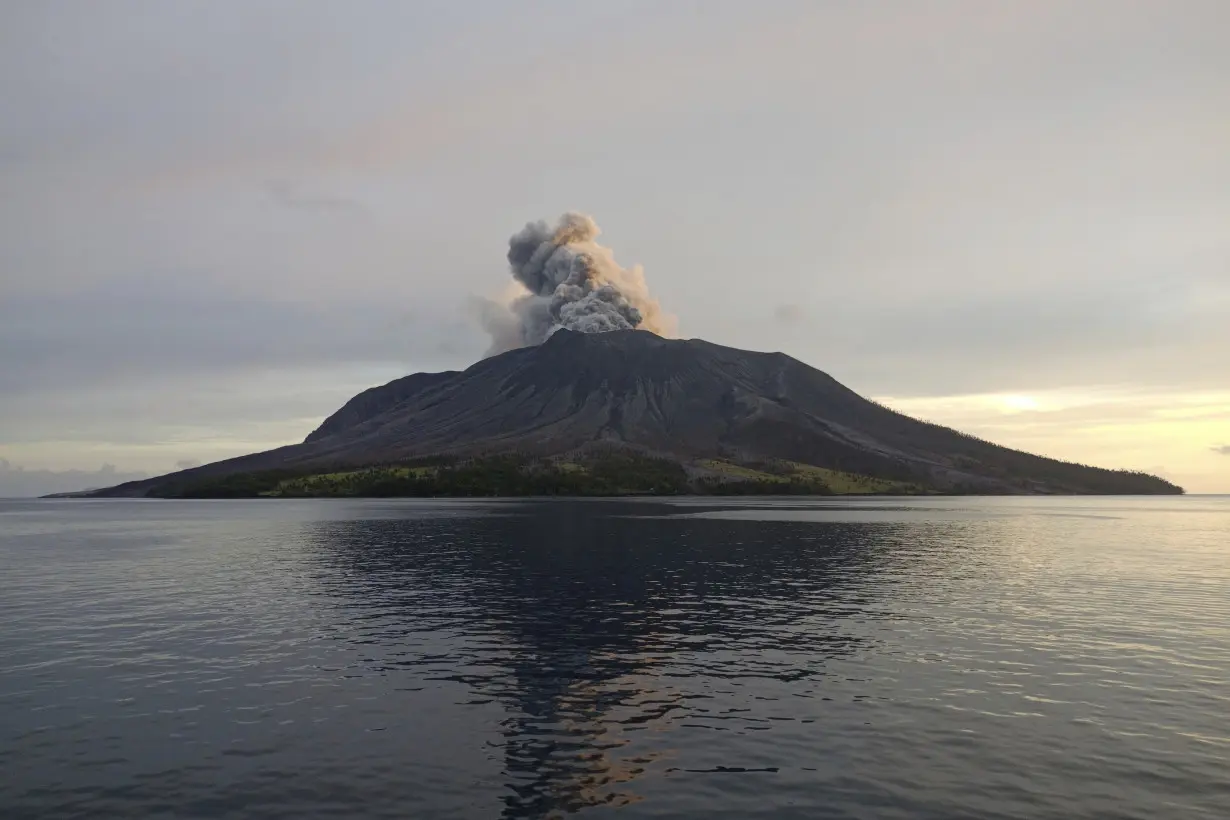 LA Post: More people are evacuated after the dramatic eruption of an Indonesian volcano