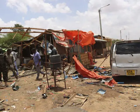 An explosion near a police station in northern Kenya has killed 4 people, including 3 officers