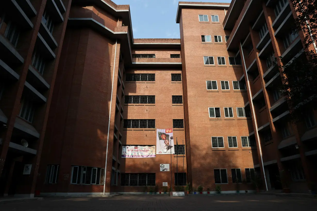 Bangladesh reopens schools amid scorching heatwave