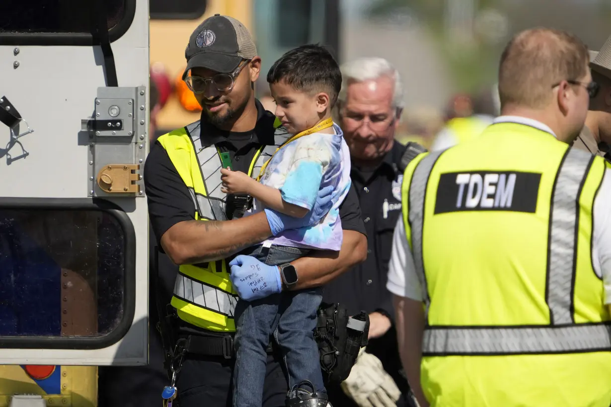 Texas school bus with more 40 students crashes, killing 2 people, authorities say