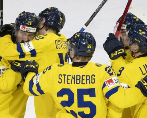 US, Sweden will play for world junior gold after US beats Finland and Sweden tops Czech Republic