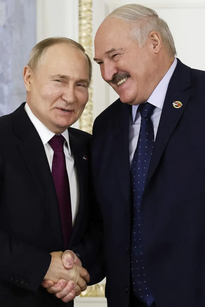 Putin and Lukashenko meet in St Petersburg to discuss ways to expand the Russia-Belarus alliance