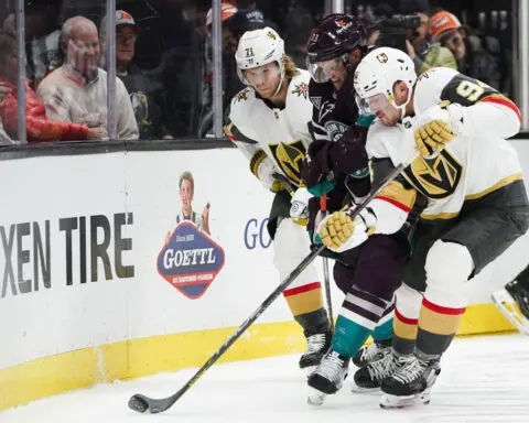 Ducks rally for 6th straight win, snap Golden Knights' 12-game point streak with 4-2 victory