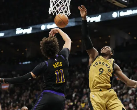 LeBron James scores 23 points as Lakers win for 7th time in 8, beat slumping Raptors 128-111