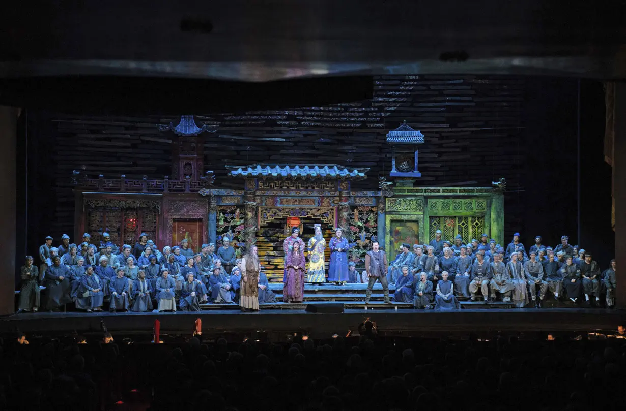 LA Post: Metropolitan Opera presents semi-staged `Turandot' after stage malfunction
