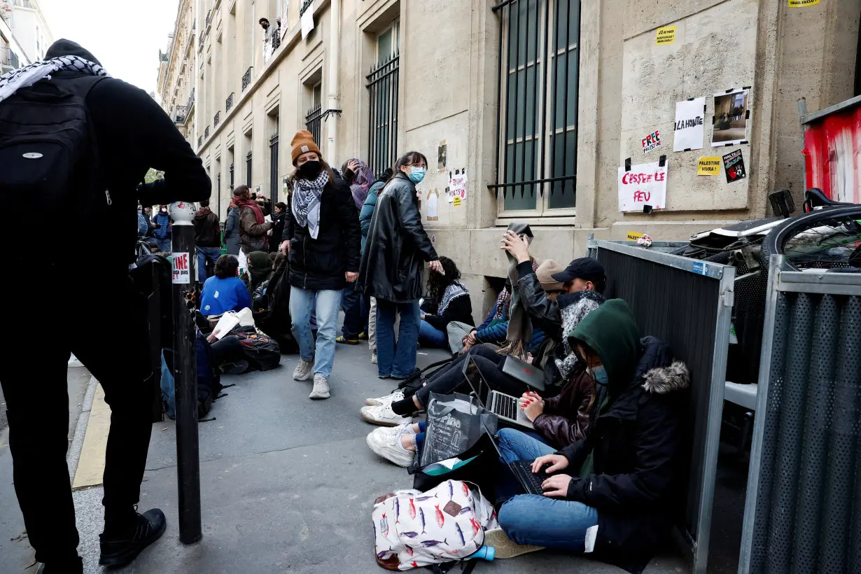 LA Post: Gaza protest in Paris sees tense standoff with Israel supporters