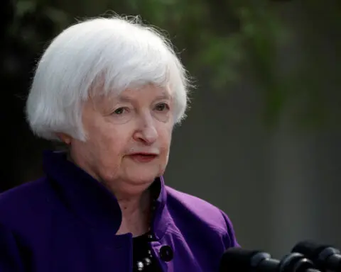 Yellen says US working to mitigate risks to global economy