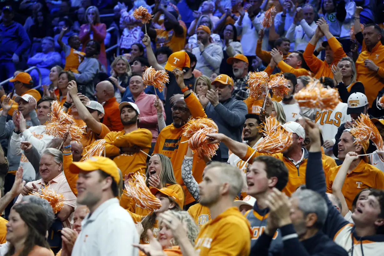 LA Post: Dalton Knecht scores 24, Tennessee beats Creighton 82-75 to pull within a win of first Final Four