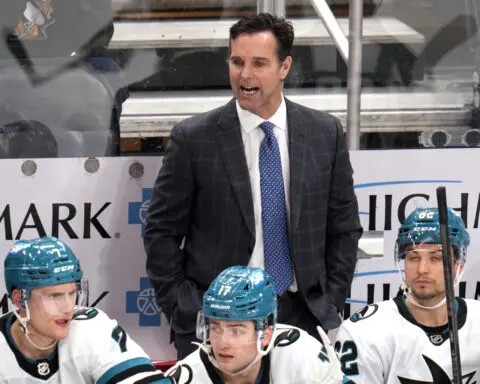 Rebuilding Sharks fire coach David Quinn after 2 disappointing seasons