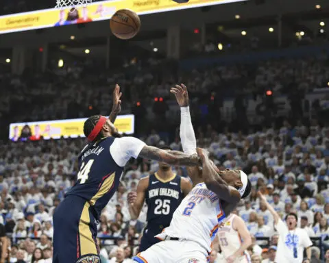 Shai Gilgeous-Alexander scores 28 points as top-seeded Thunder edge Pelicans 94-92 in Game 1