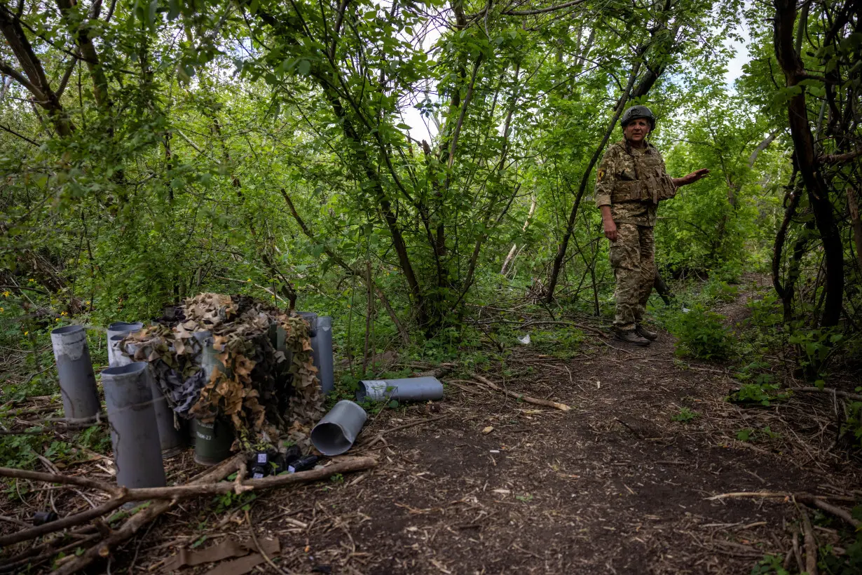 LA Post: Ukraine pulls back from 3 villages in east, Zelenskiy pleads for weapons